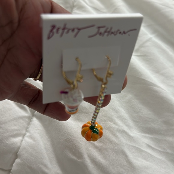 NWT Betsy Johnson Pumpkin Latte Dangle Earrings Orange Gold Tone - Picture 2 of 4